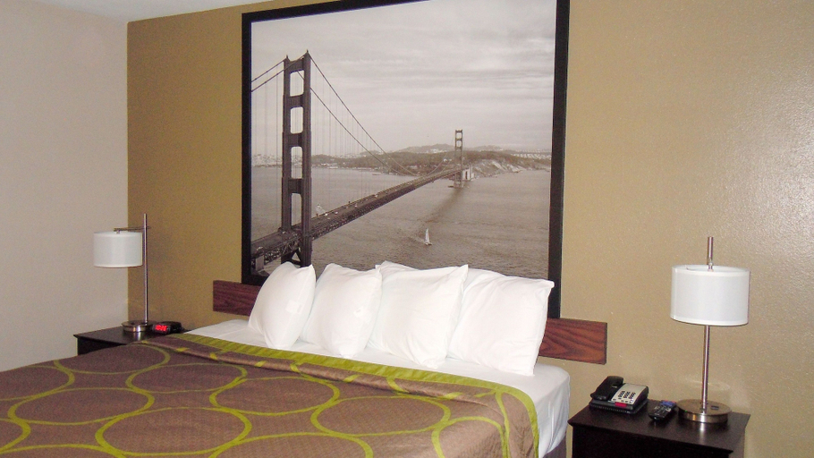 Bedroom 3, Super 8 by Wyndham Salinas, Monterey