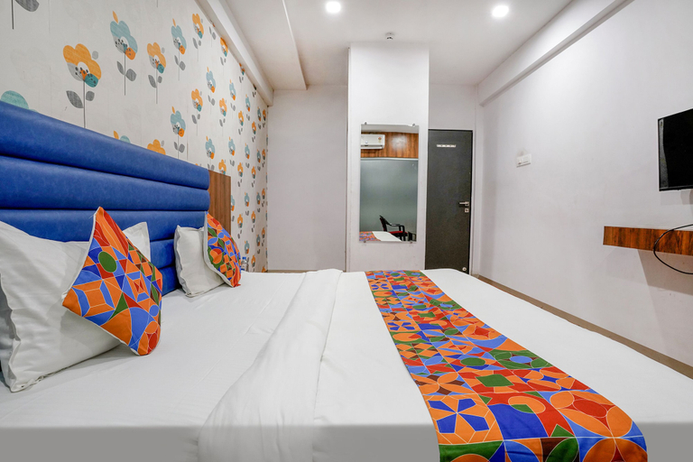Bedroom 2, Fabhotel The Valentine, Surat