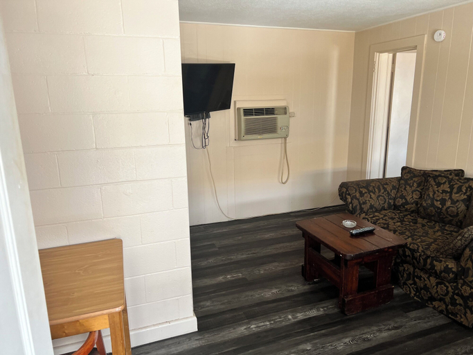 Others 3, Best In Town Motel, Iredell