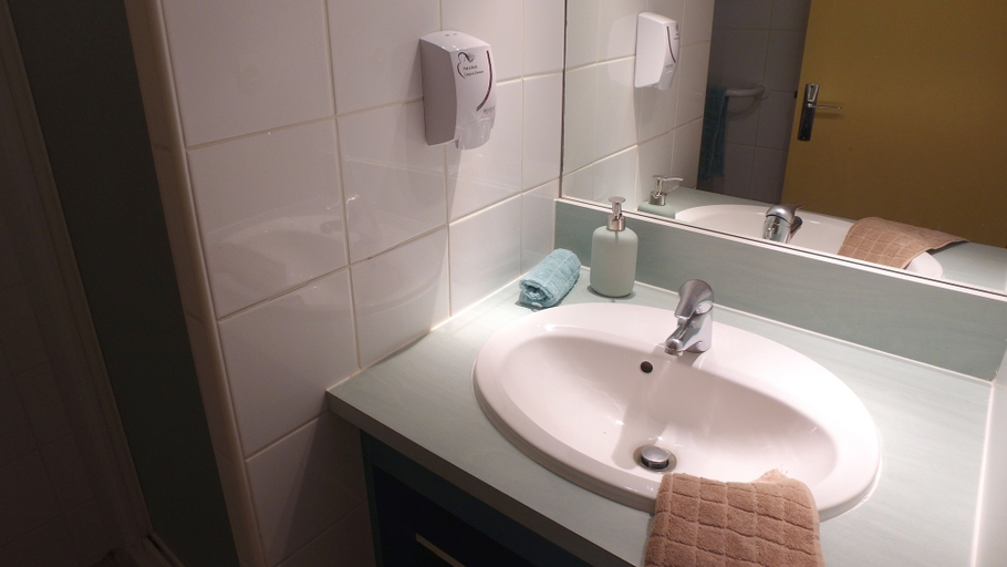 Bathroom 4, VVF Le Pays Cathare Carcassonne, Saissac, Aude