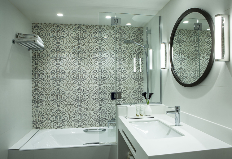 Bathroom 4, Hôtel Parc Saint Séverin, Paris