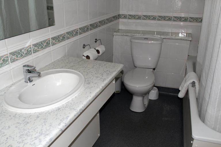 Bathroom, Discovery Inn, Leeds