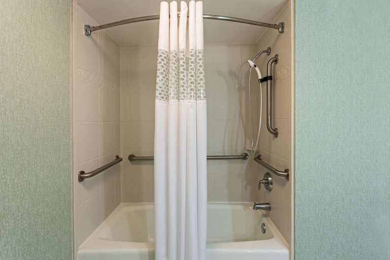 Bathroom 5, Hampton Inn Daytona Speedway, Volusia