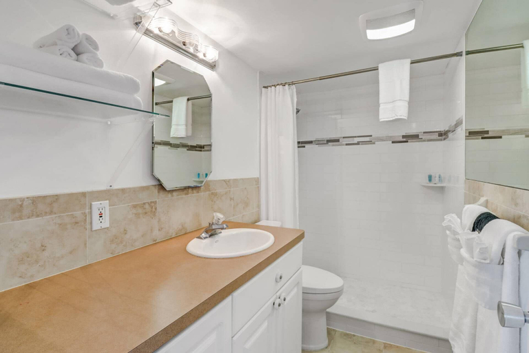 Bathroom, Beach & Tennis 5507, Lee