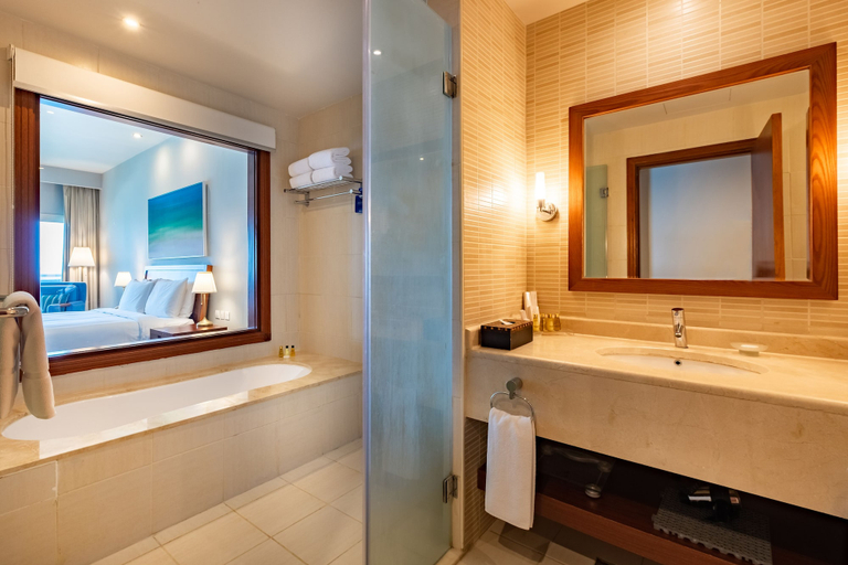 Bathroom 5, Radisson Blu Resort, Fujairah, Dibba