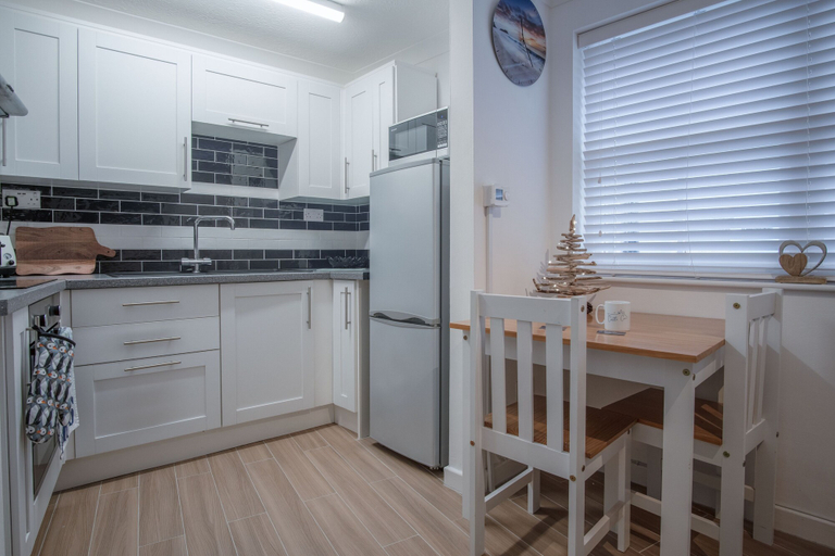 Others 5, Castle Cove - 1 Bedroom Apartment - Tenby, Pembrokeshire