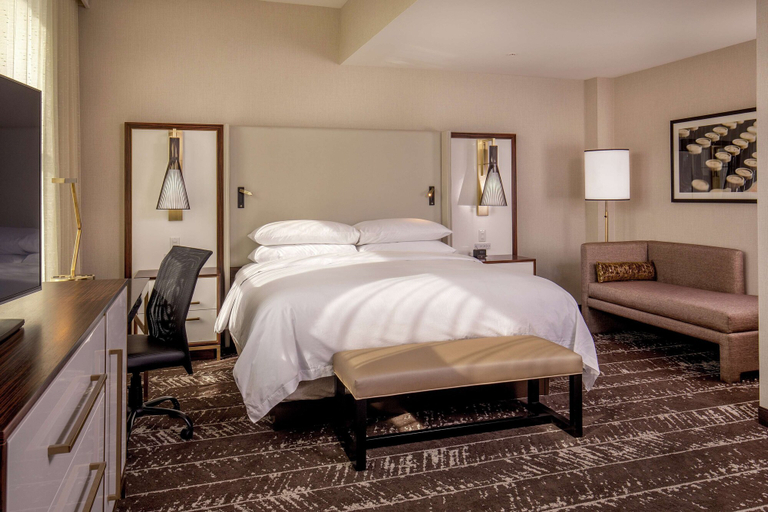 Bedroom 2, DoubleTree by Hilton Youngstown Downtown, Mahoning