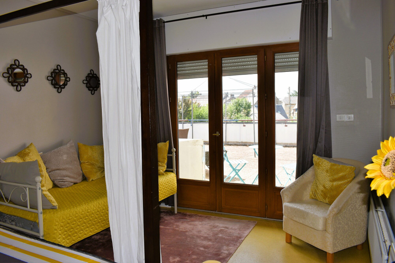 Bedroom 2, Les Remparts, Creuse