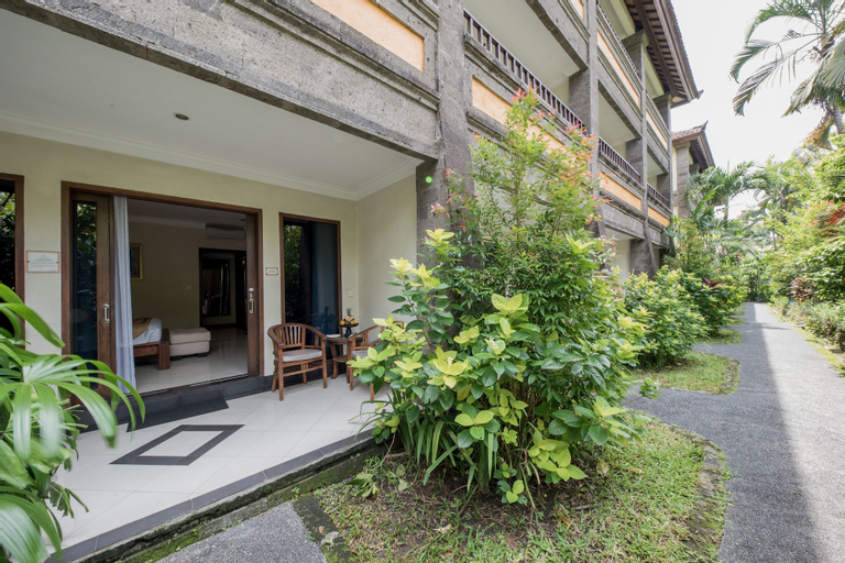 Exterior & Views 20