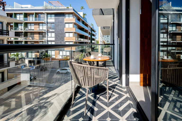 Exterior & Views 7