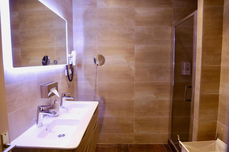 Bathroom 3, Logis Hôtel le Relais Vosgien, Vosges