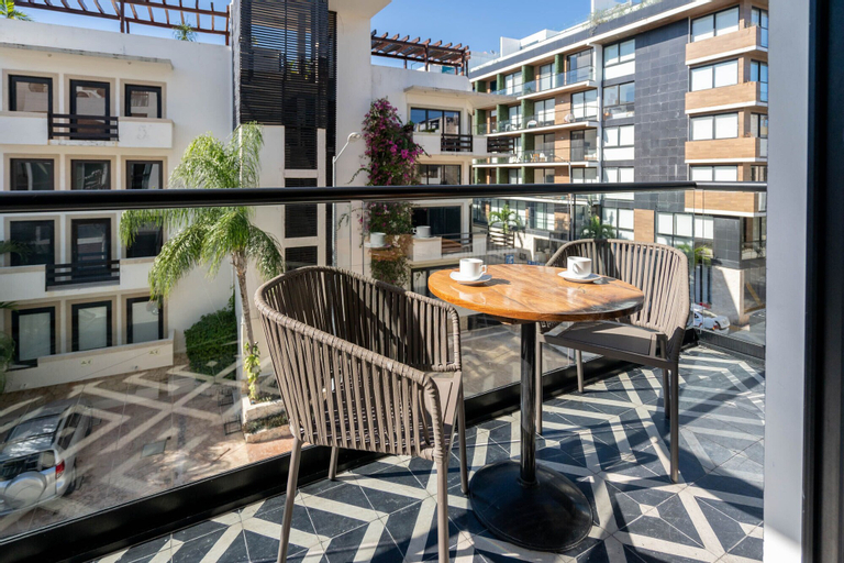 Exterior & Views 6