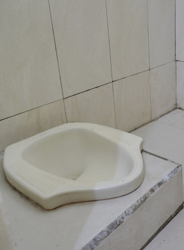 Bathroom 4, Hotel O Mutiara Guest House, Karawang