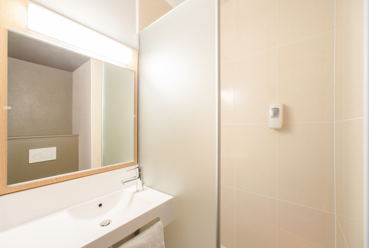 Bathroom 4, B&B HOTEL Paris Porte des Lilas, Seine-Saint-Denis