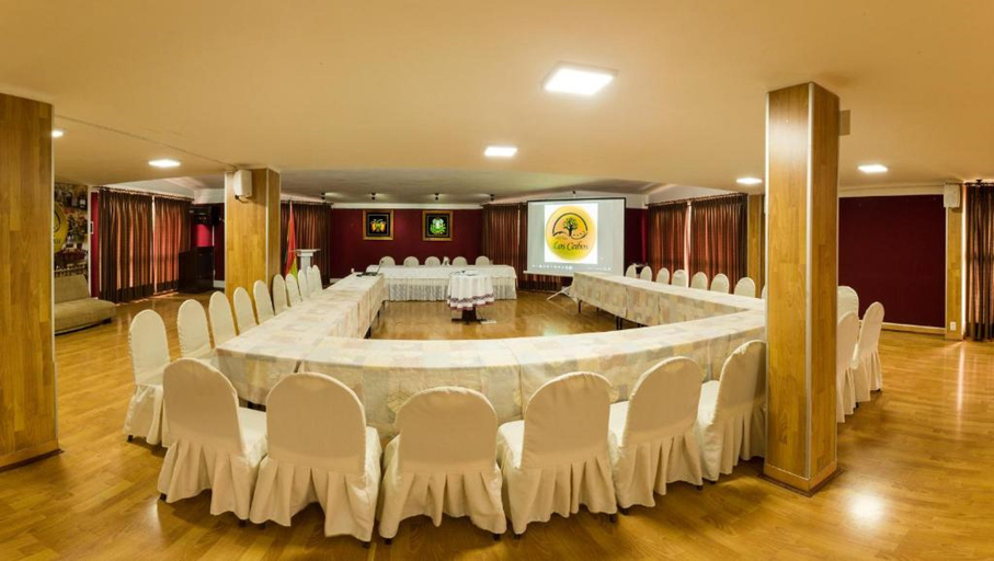 Business Facilities, Los Ceibos, Cercado
