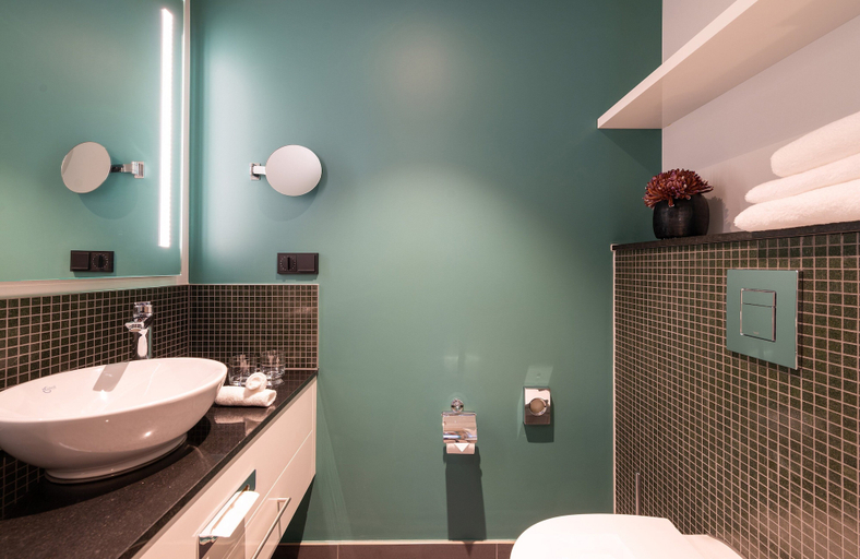 Bathroom 5, Leonardo Hotel Augsburg, Augsburg