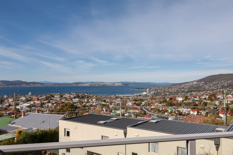Exterior & Views 9