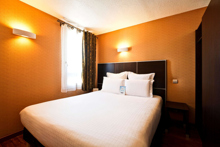 Bedroom 3, Kyriad Lyon Sud Saint Genis Laval, Rhône