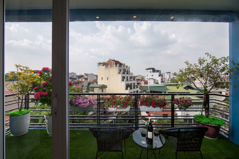 Exterior & Views 9