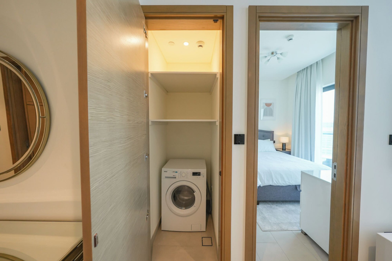Bathroom 4, Yogi - Bright Apartment With Panoramic CityScape Views, Dubai