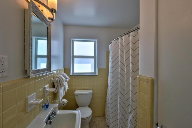 Bathroom 4, Ocean Eleven Suites, Volusia
