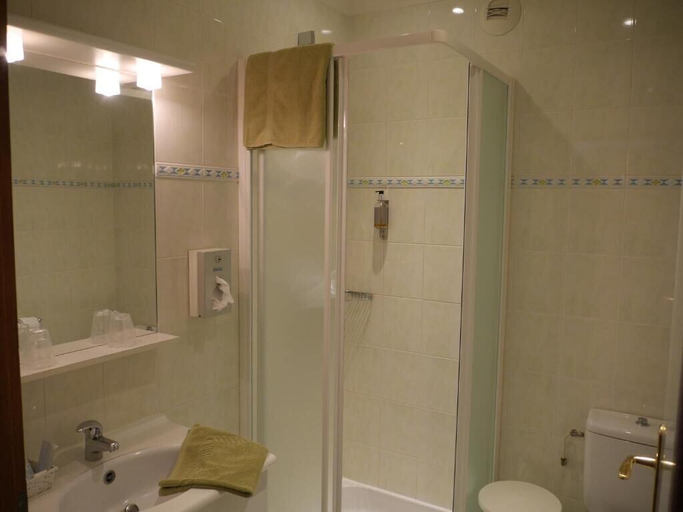 Bathroom 4, Hôtel Saint Georges, Savoie