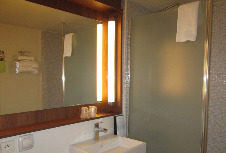 Bathroom 3, Hotel Campanile Saint Etienne Est - Saint Chamond, Loire