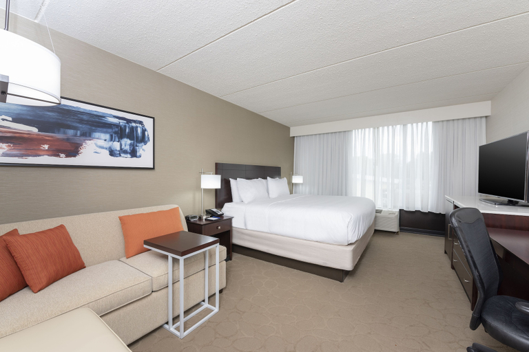 Bedroom 3, Delta Hotels by Marriott Kalamazoo Conference Center, Kalamazoo