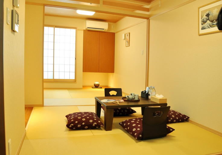 Bedroom 3, Harper House, Osaka