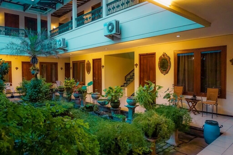 Exterior & Views 12