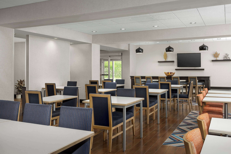 Food & Drinks 5, Hampton Inn Augusta, Kennebec