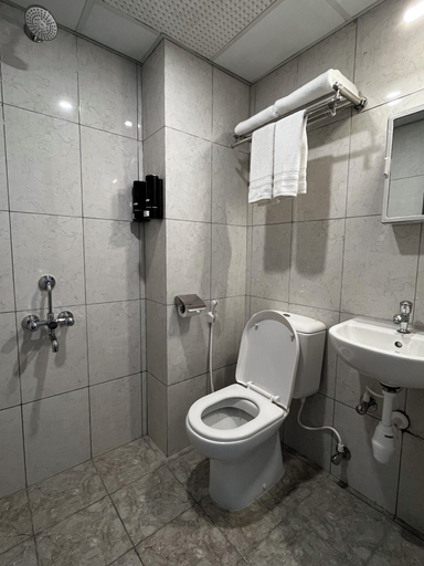 Bathroom 4, U by Z Hotels Bellandur, Bangalore