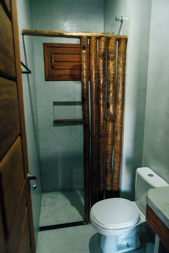 Bathroom 3, Vila Tuga, Cruz