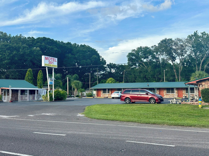 Public Area 5, Motel 301, Hillsborough