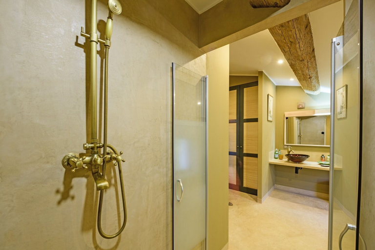 Bathroom 5, Bastide de Bellegarde, Vaucluse