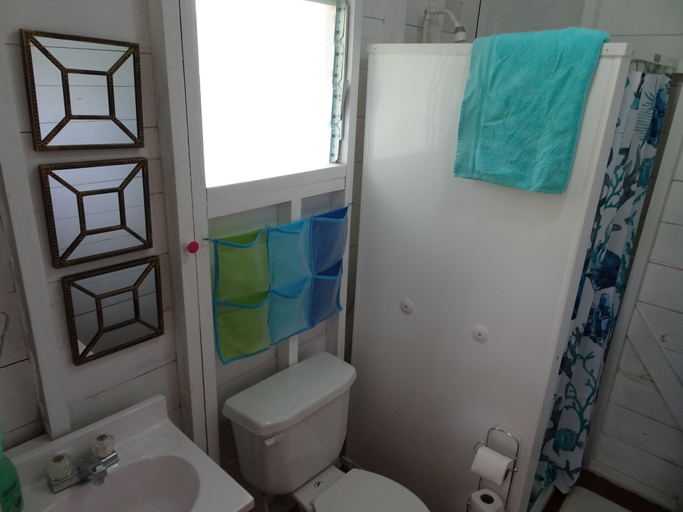 Bathroom 4, Maya Hill Lodge