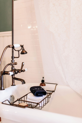 Bathroom 4, White House Hotel, Gasconade