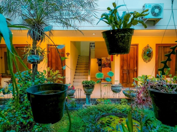 Exterior & Views 6