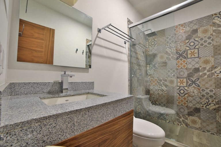 Bathroom 4, IK Zama 11, Cozumel