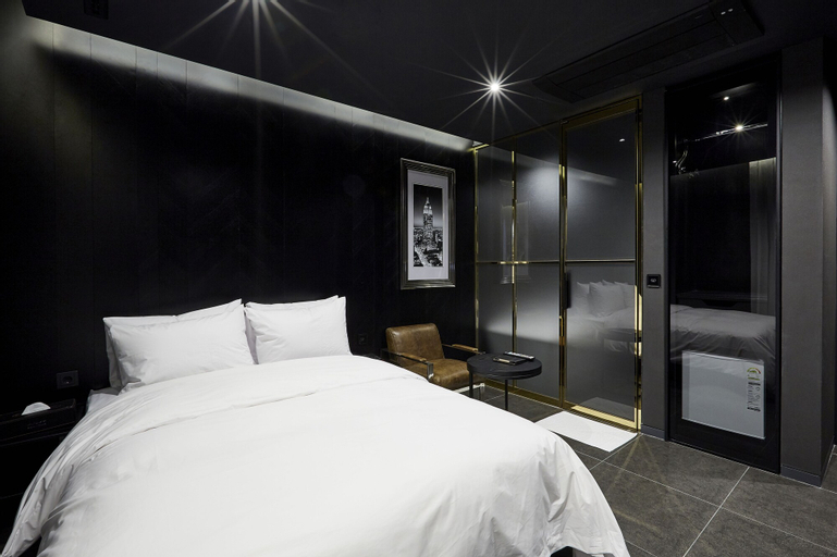 Bedroom 13