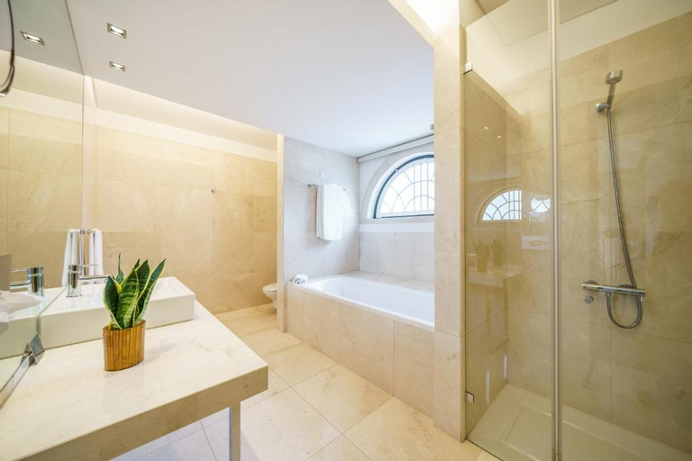 Bathroom 12