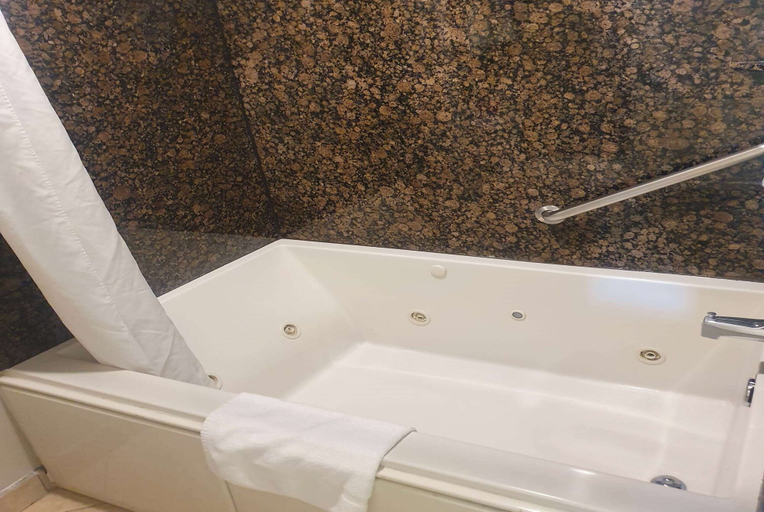 Bathroom 4, Super 8 by Wyndham Cypress Buena Park Area, Orange