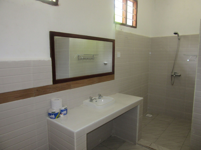 Bathroom 5, Baraka Beach Bungalows, Kaskazini 'A'