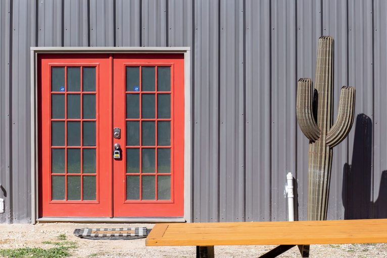 Exterior & Views