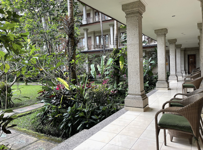 Exterior & Views 11
