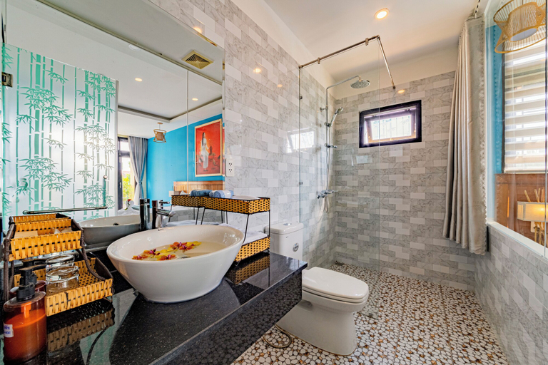 Bathroom 5, Hoi An Golden Heart Villa, Da Nang