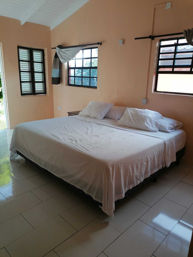 Bedroom 2, Belle Breeze Cottage