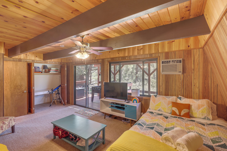 Others 5, Colorful Alpine Cabin w/ Deck & Mountain View, Kern