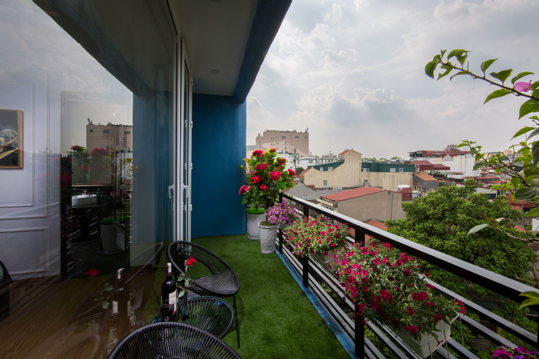 Exterior & Views 7