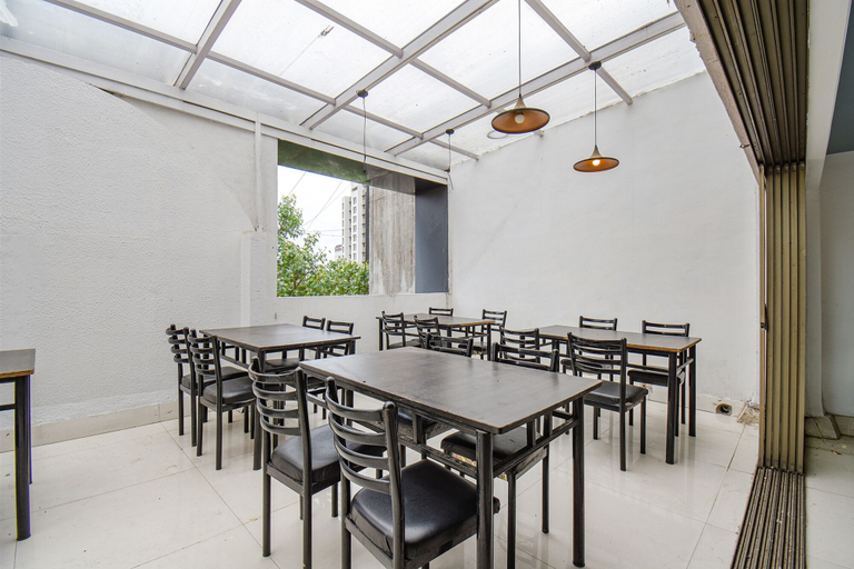 Food & Drinks 3, Fabhotel Rajdhani I, Pune